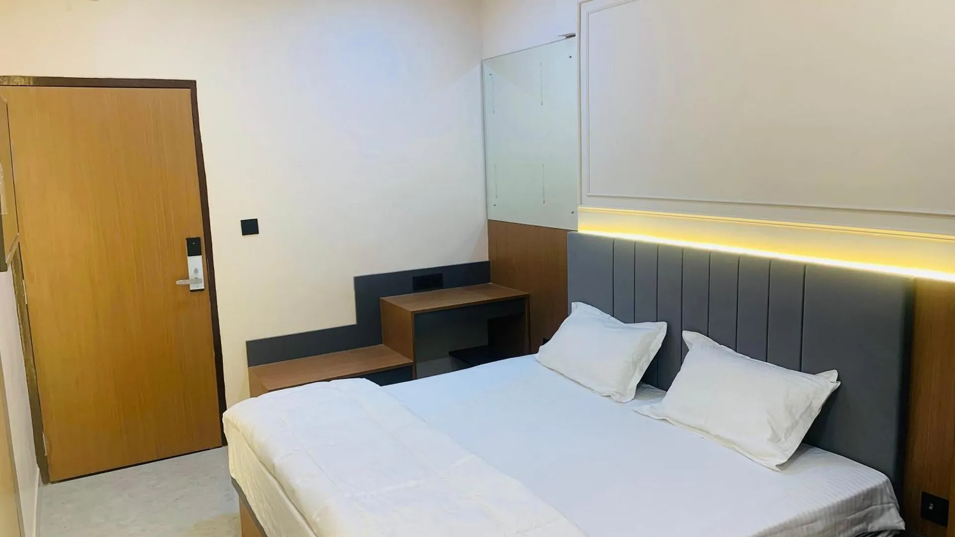 Hotel Grs Palace Varanasi